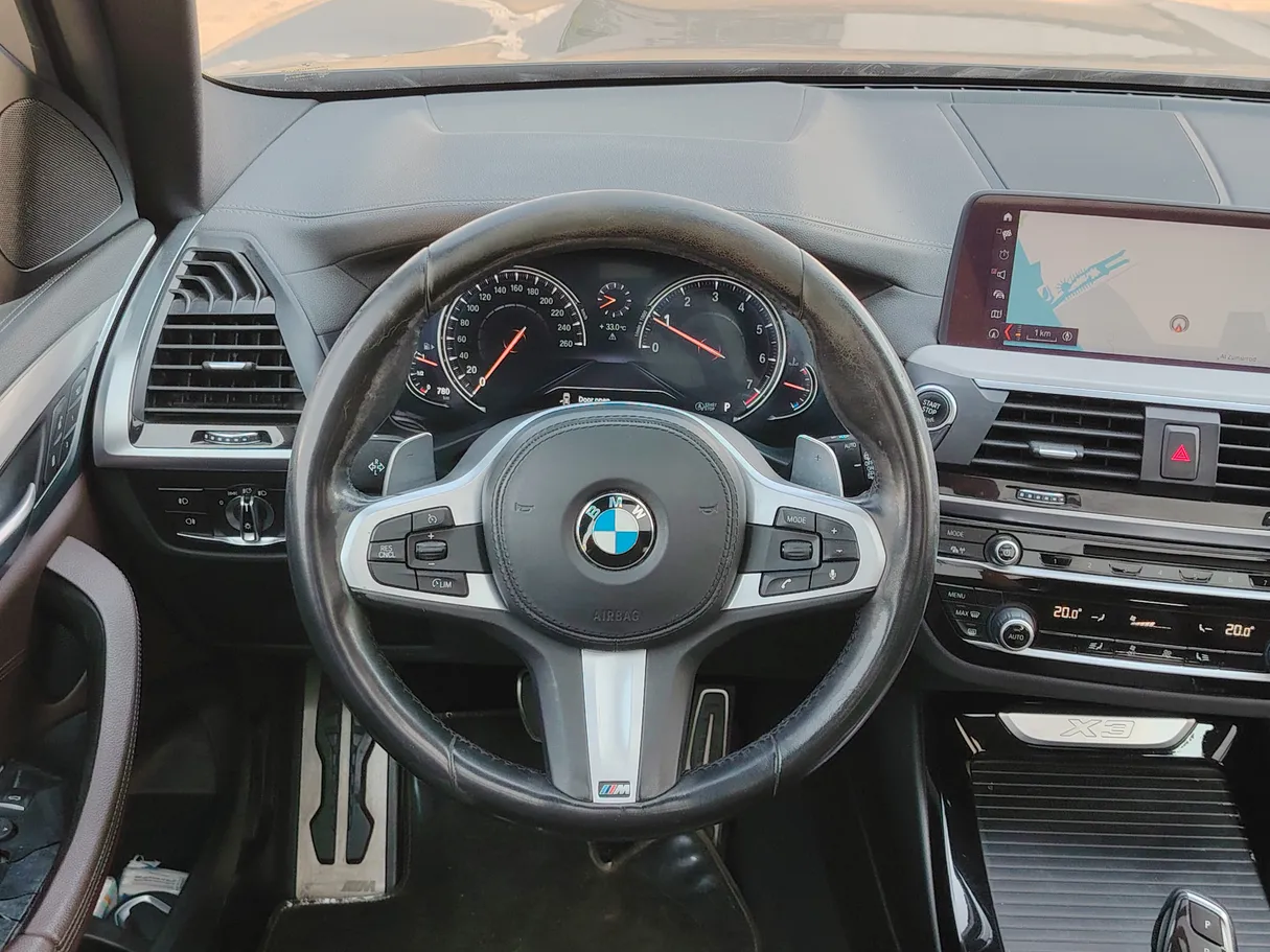Car image 25