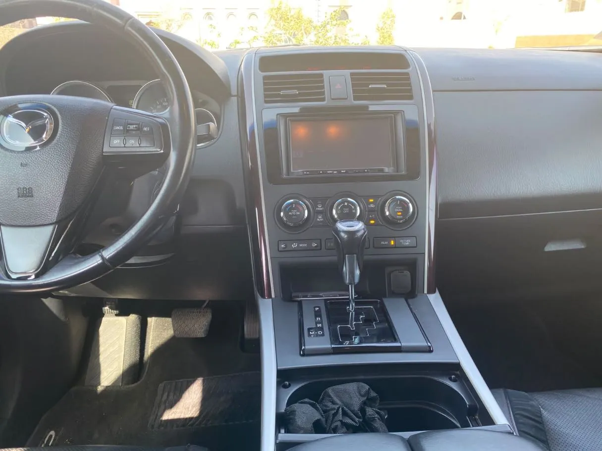 Car image 16