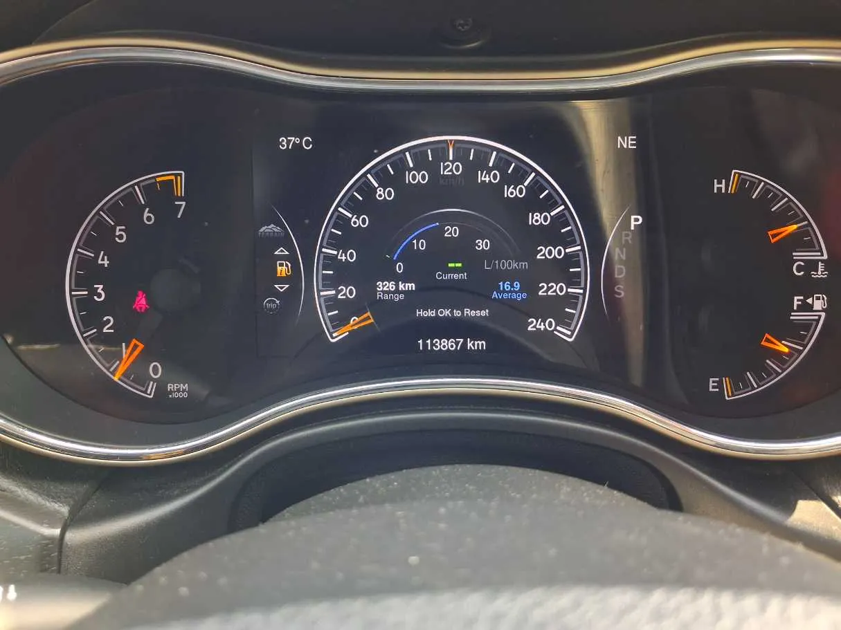 Car image 19