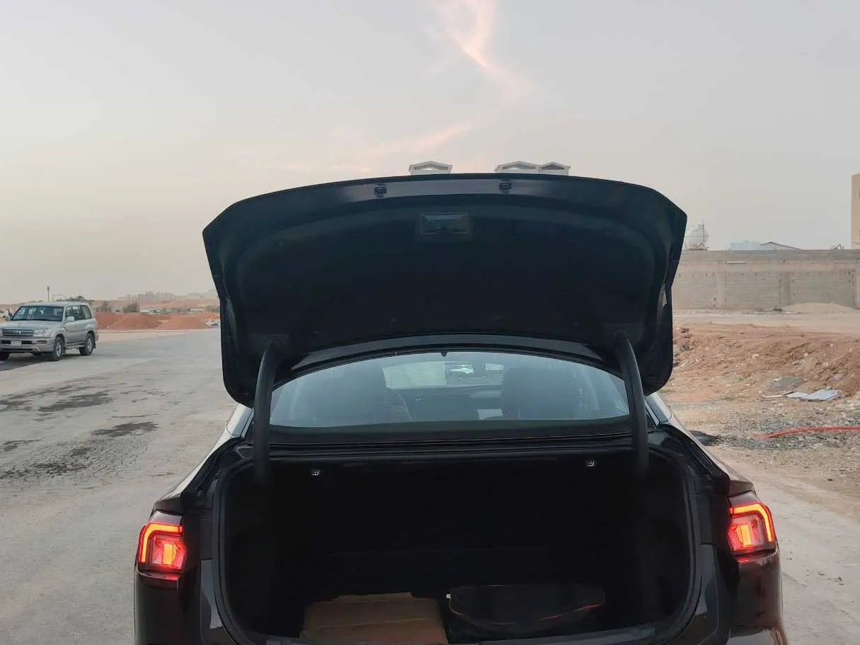 Car image 27