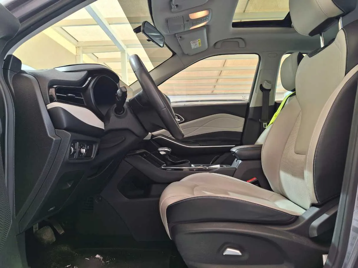 Car image 8