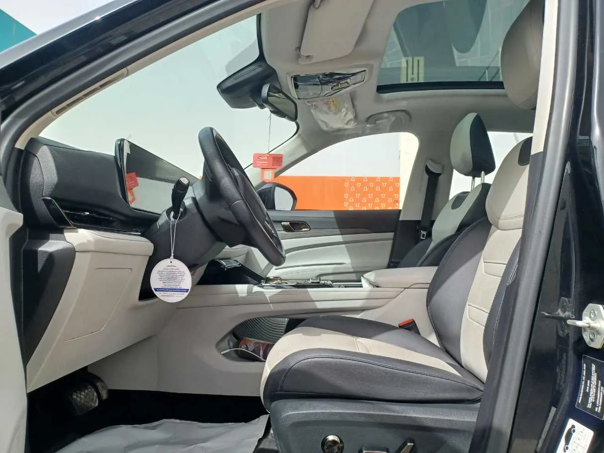 Car image 13