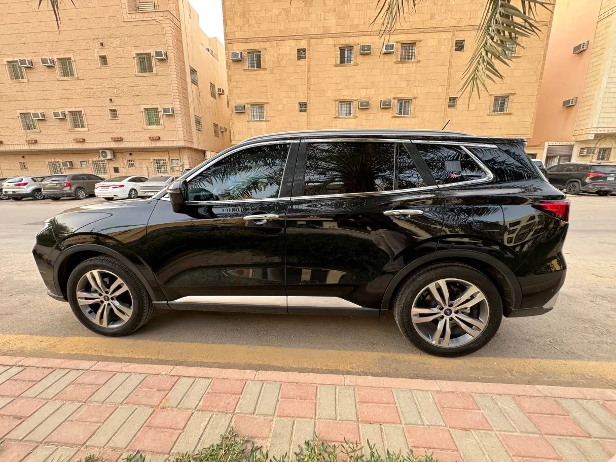 Car image 8