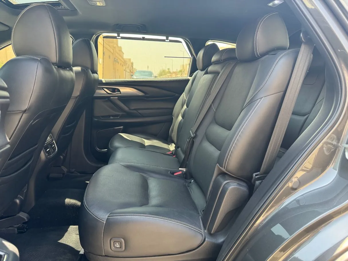 Car image 16