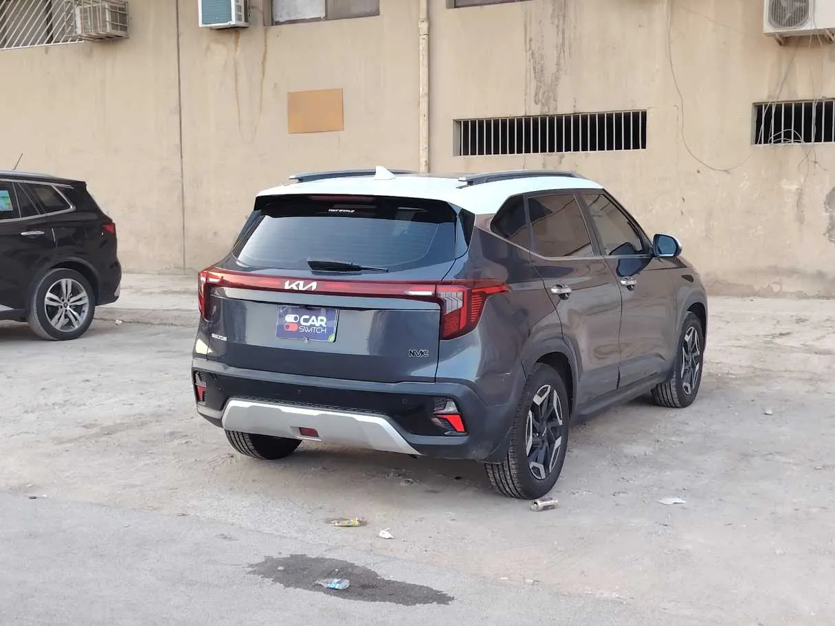 Car image 5