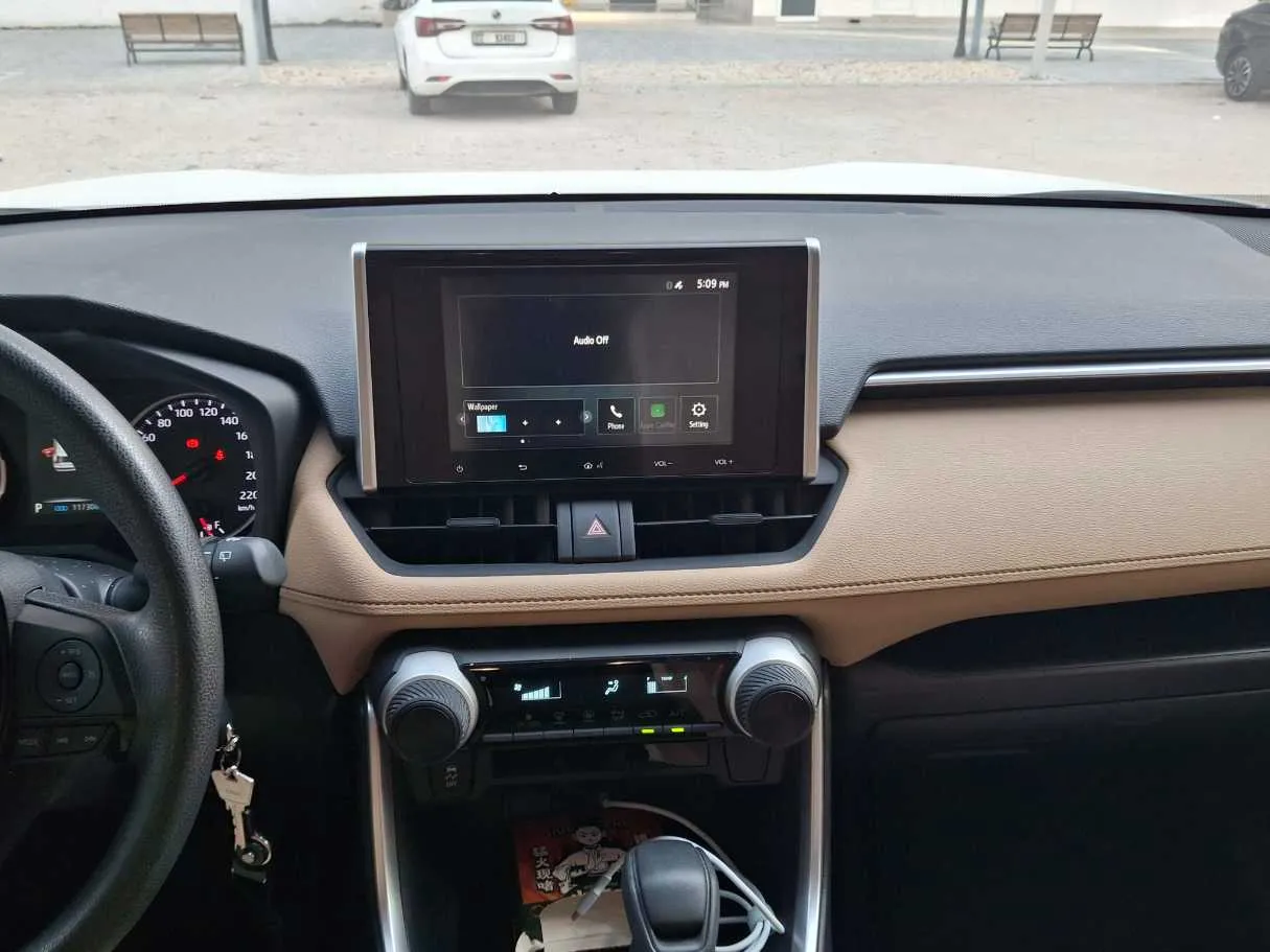 Car image 16
