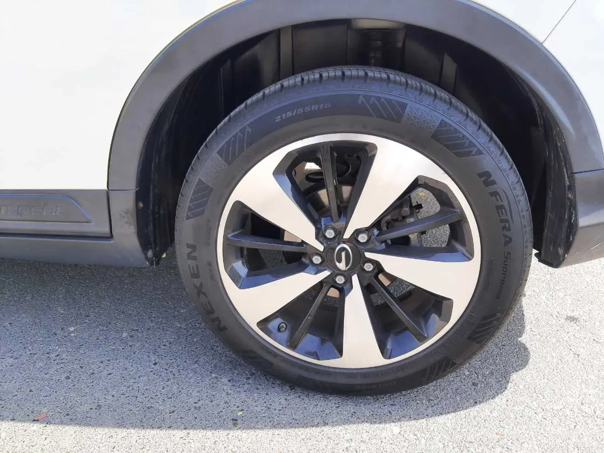 Car image 9