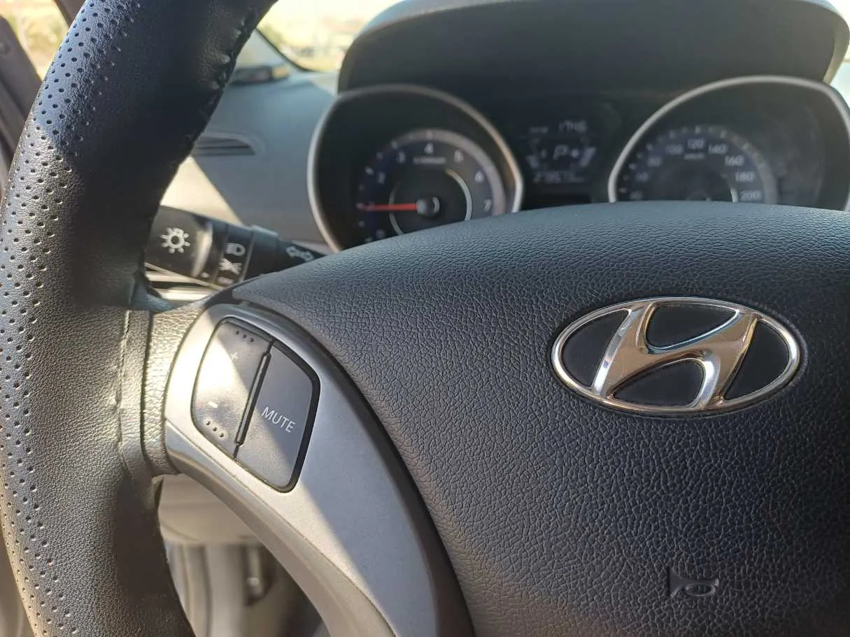 Car image 19