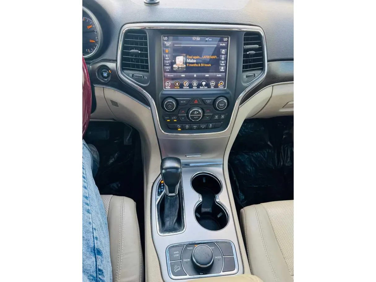 Car image 7