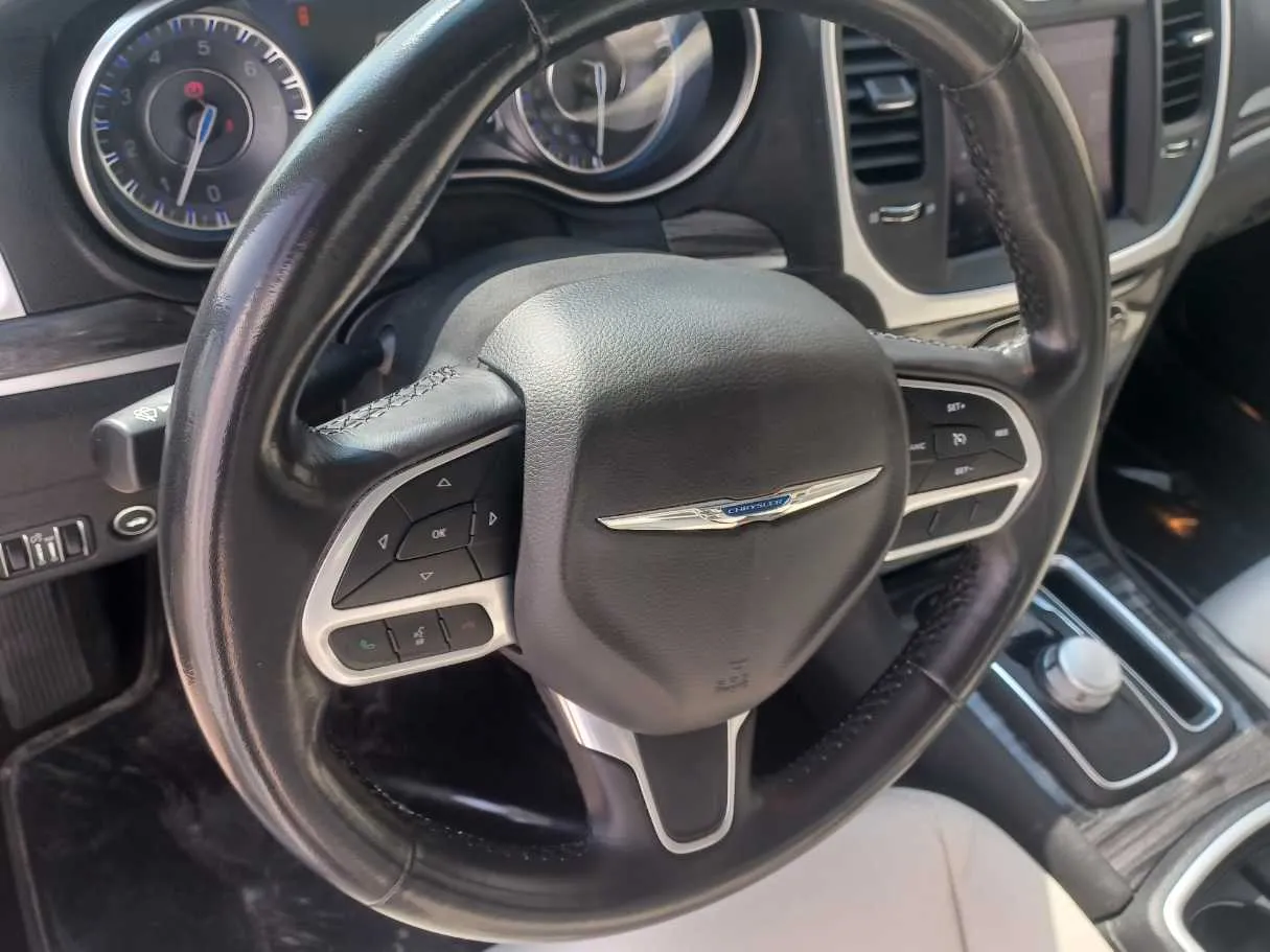 Car image 19