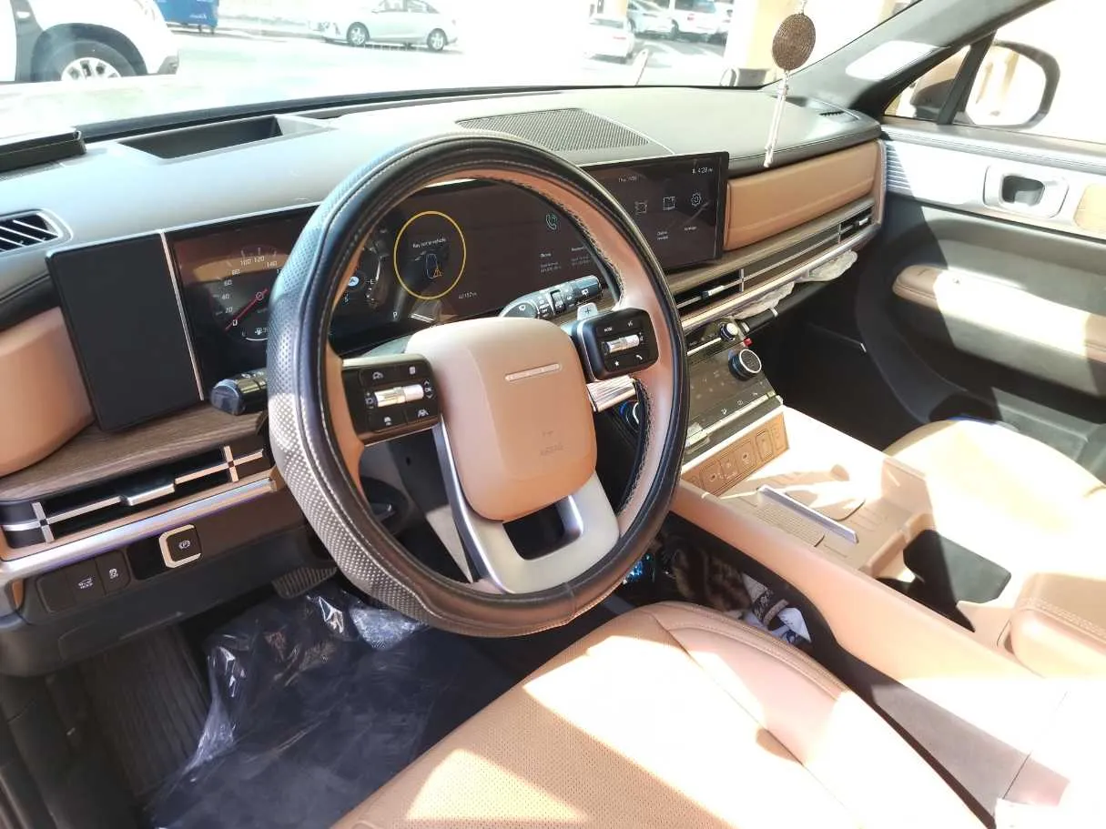 Car image 12