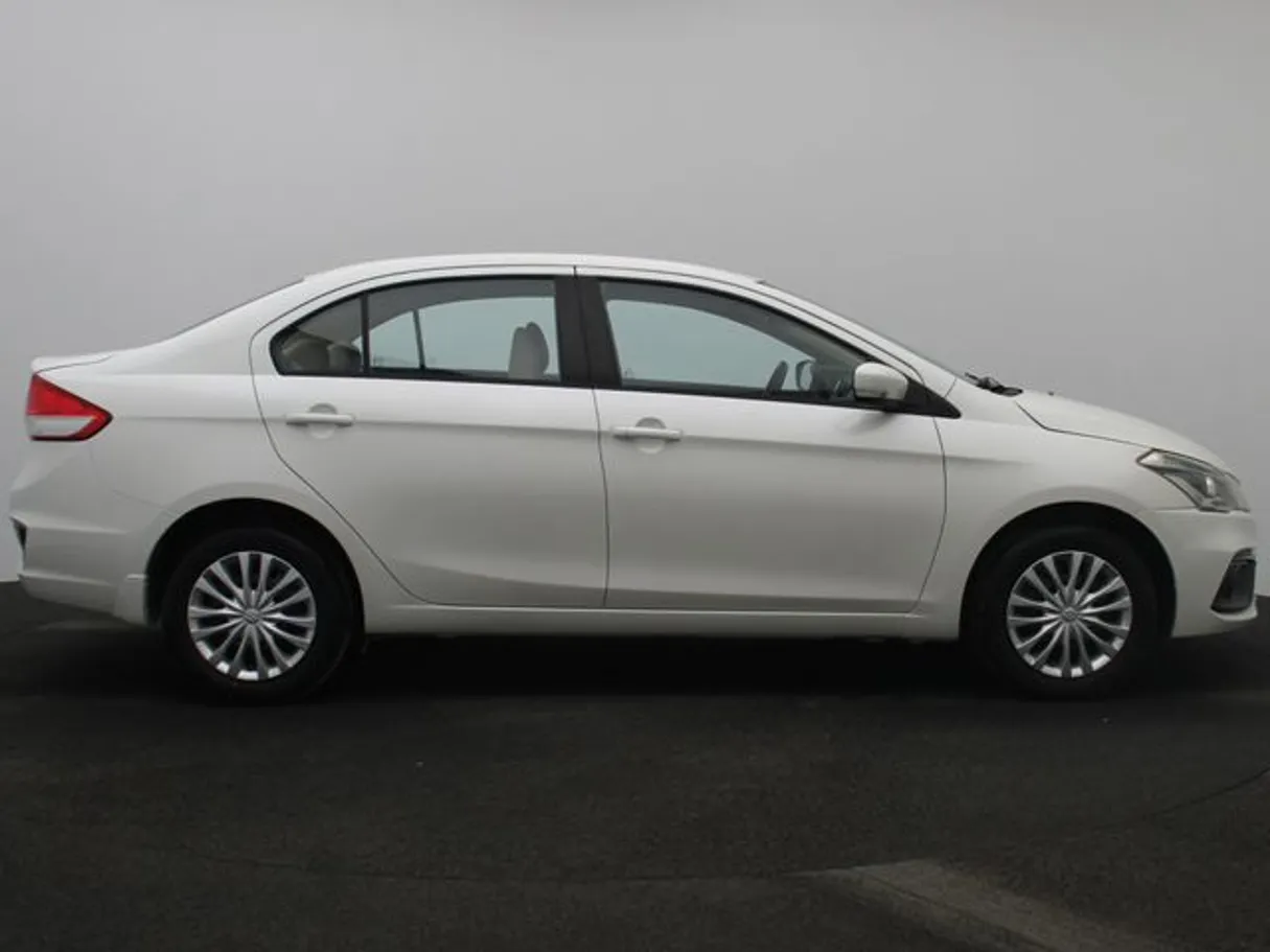 Car image 12