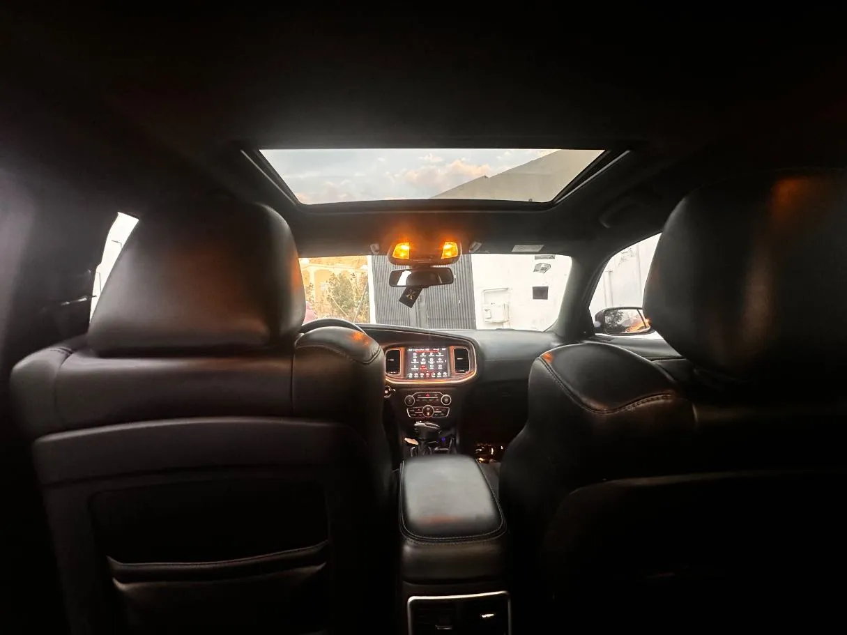 Car image 15
