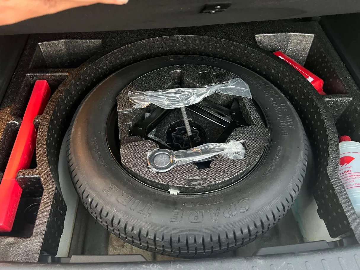 Car image 26