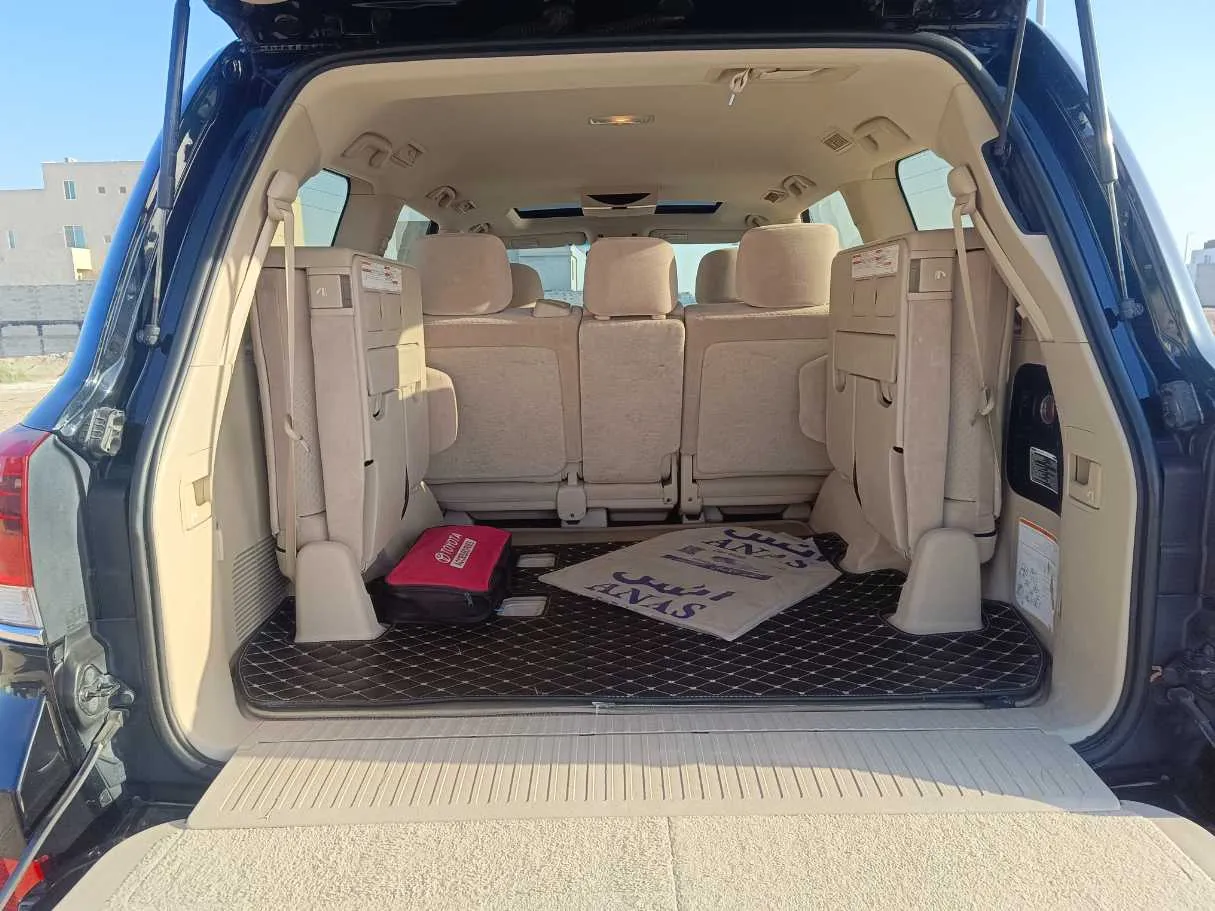 Car image 25