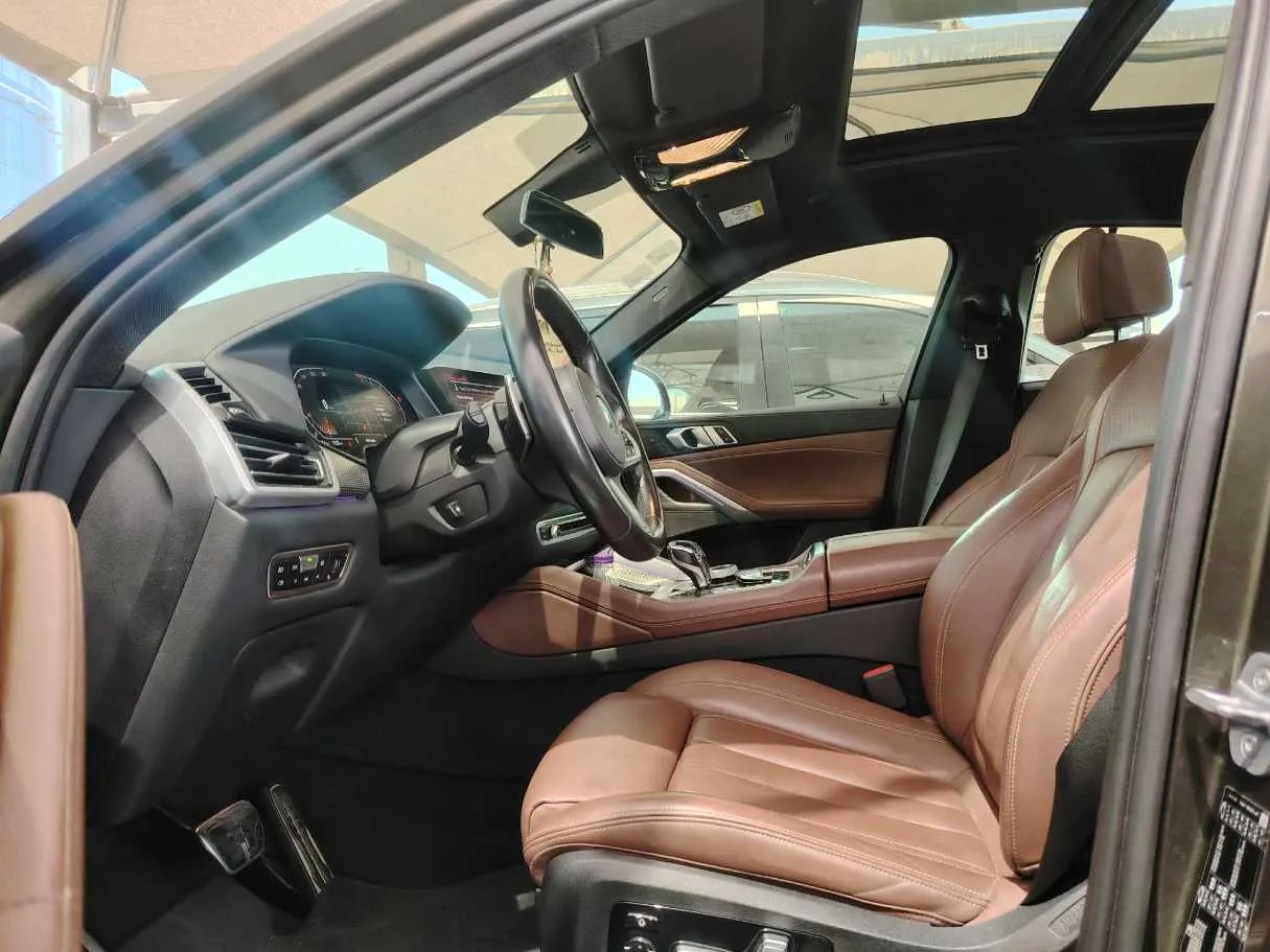 Car image 13
