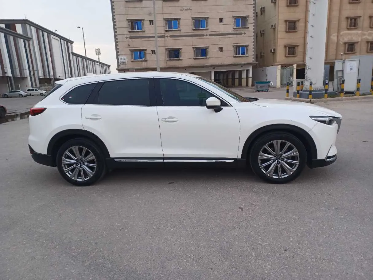 Car image 4