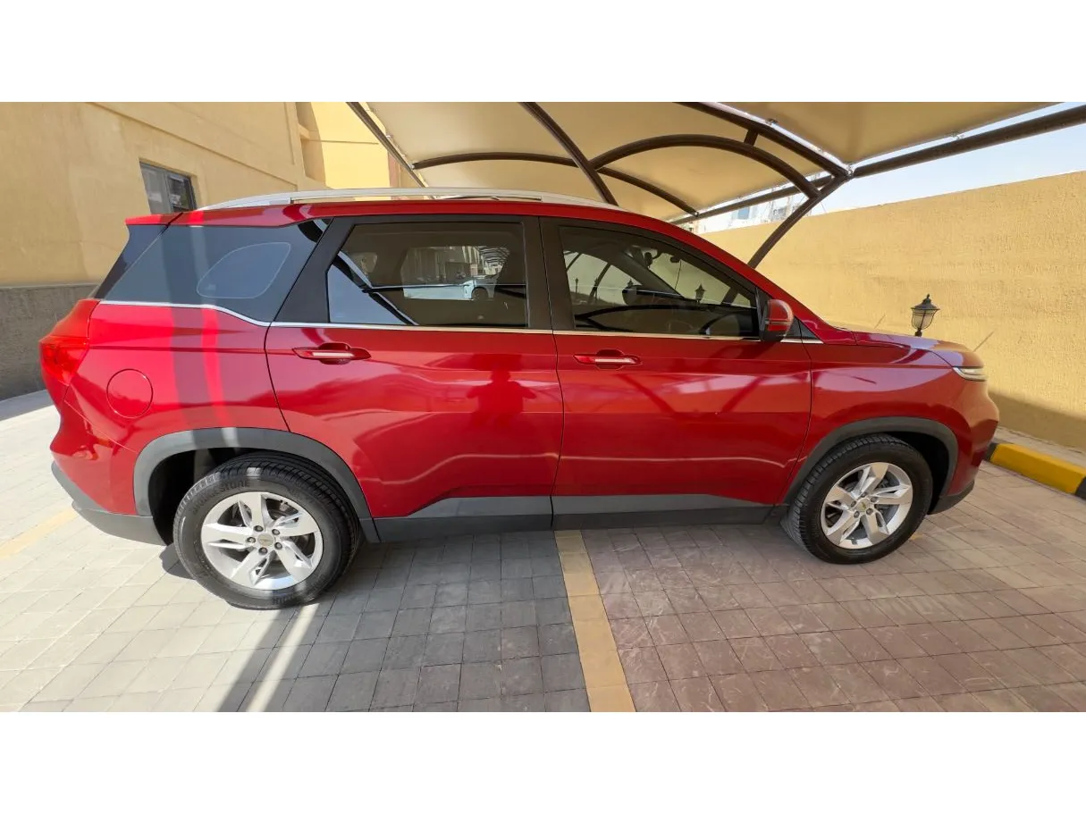 Car image 4