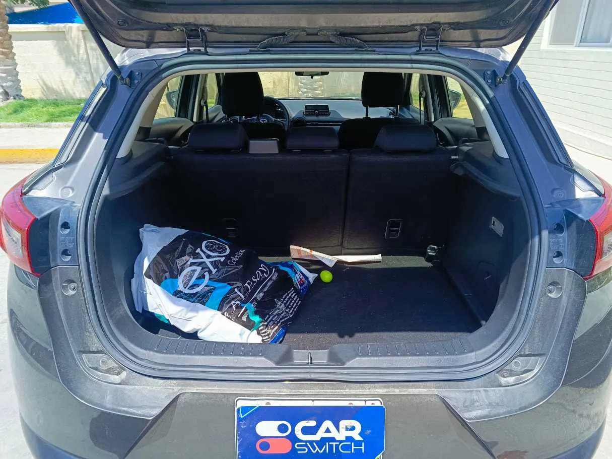 Car image 28