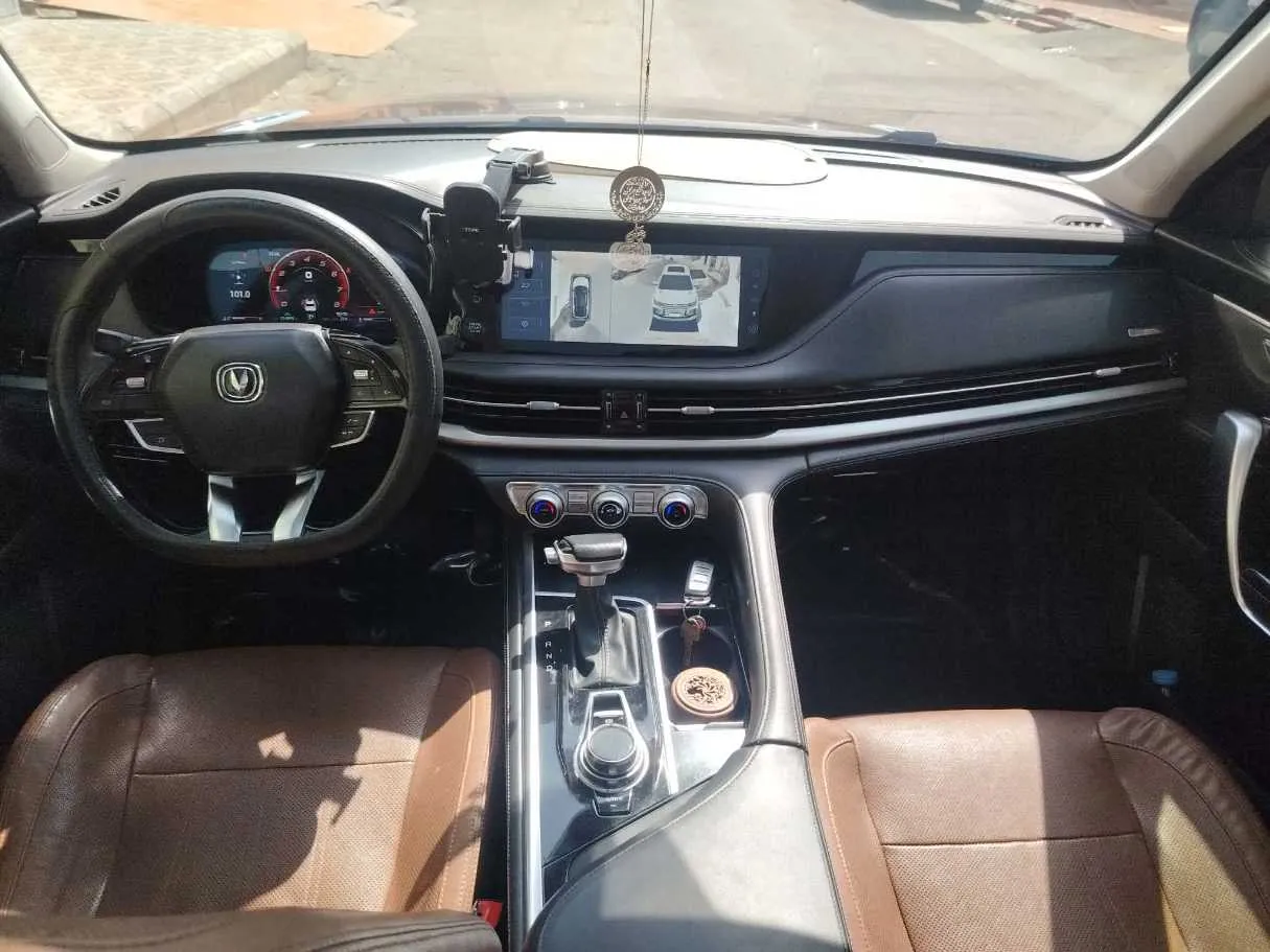 Car image 19