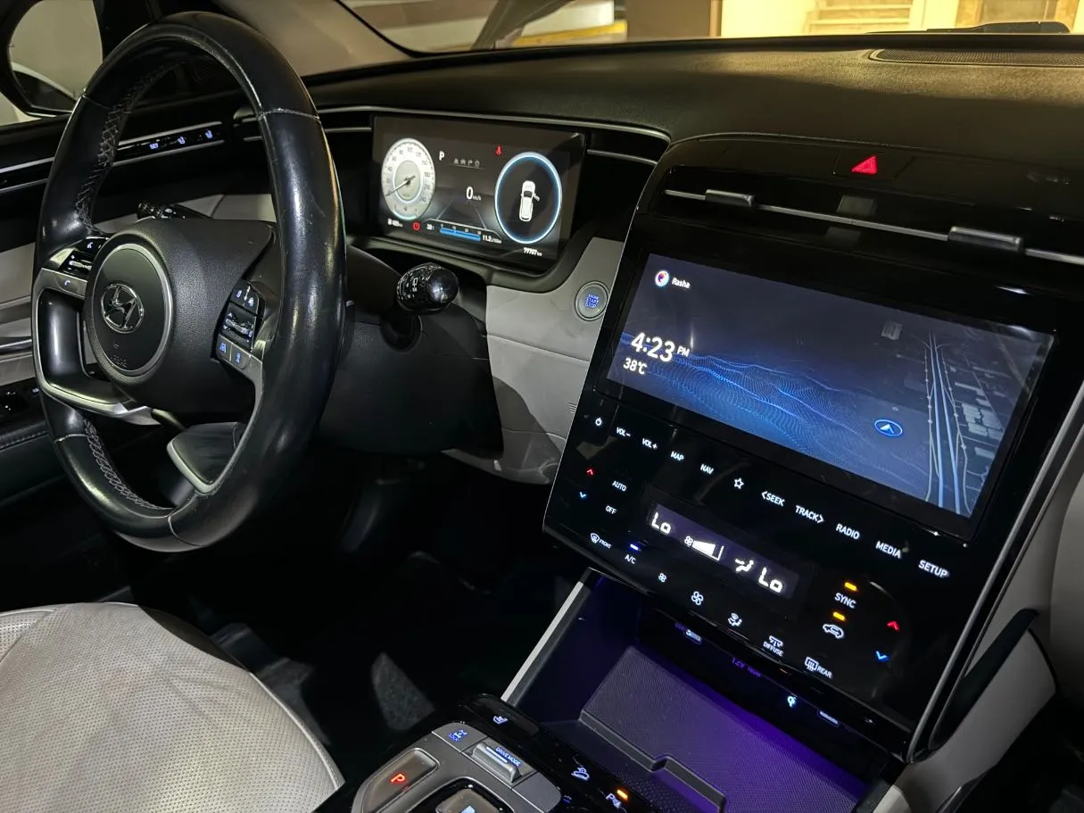 Car image 17