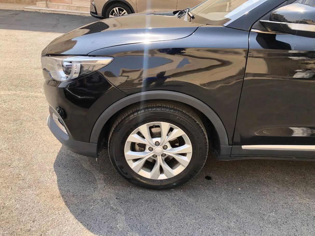 Car image 9