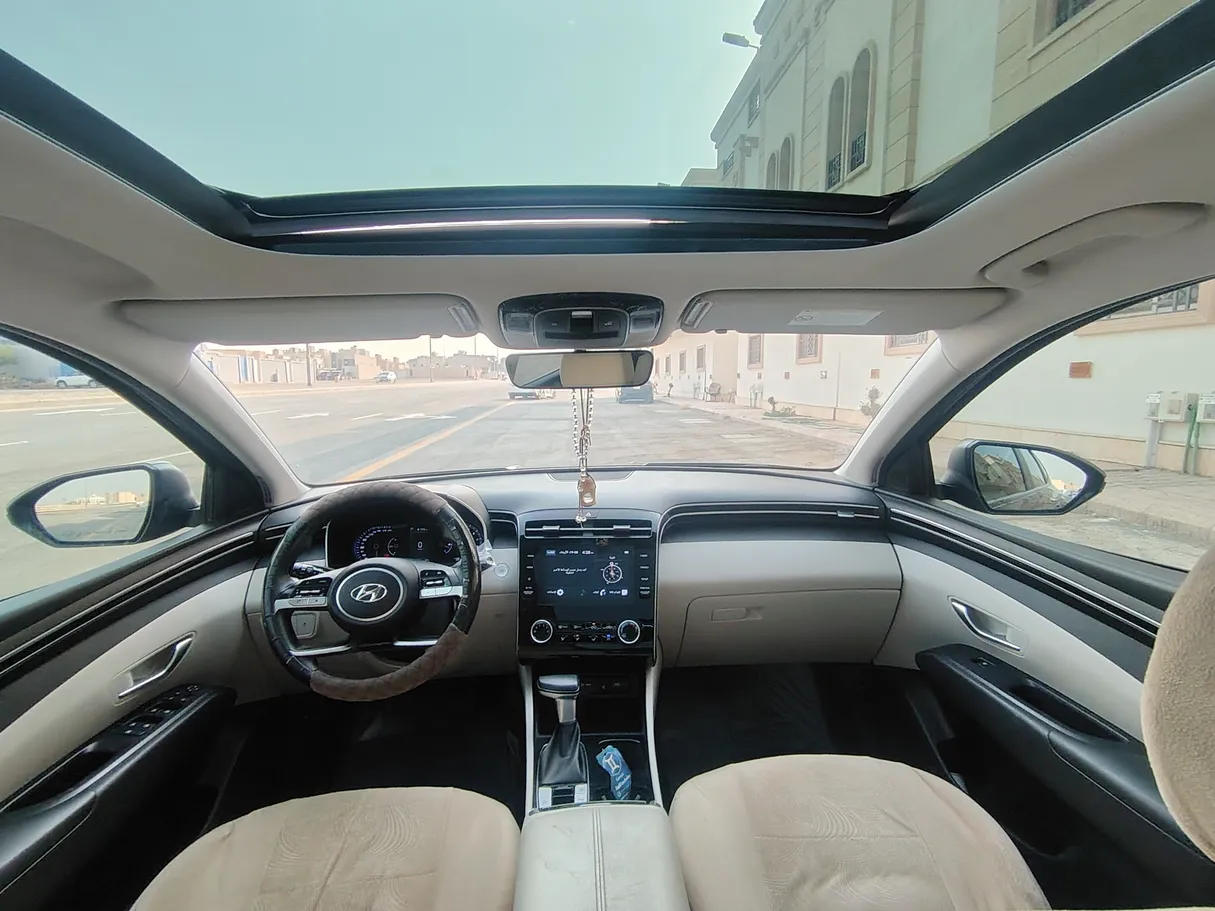 Car image 18