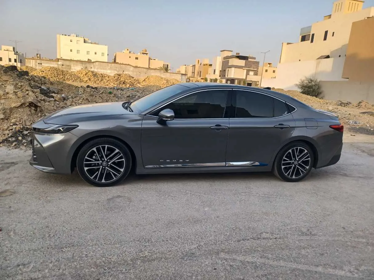 Car image 8