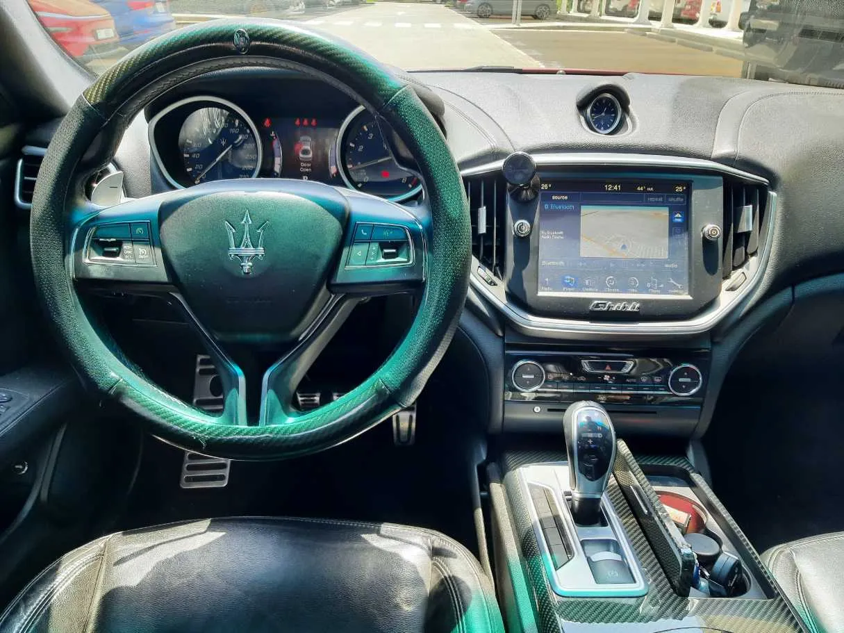 Car image 16