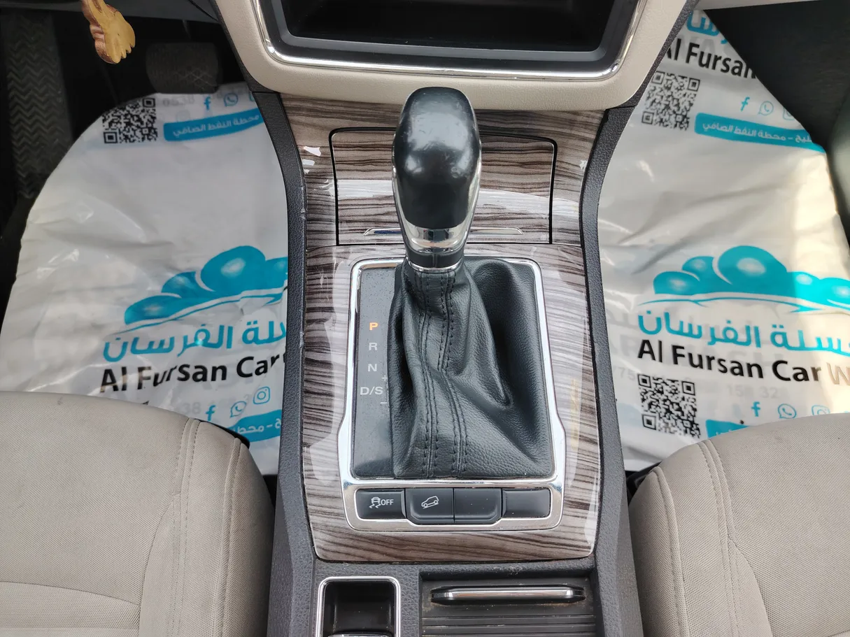 Car image 19