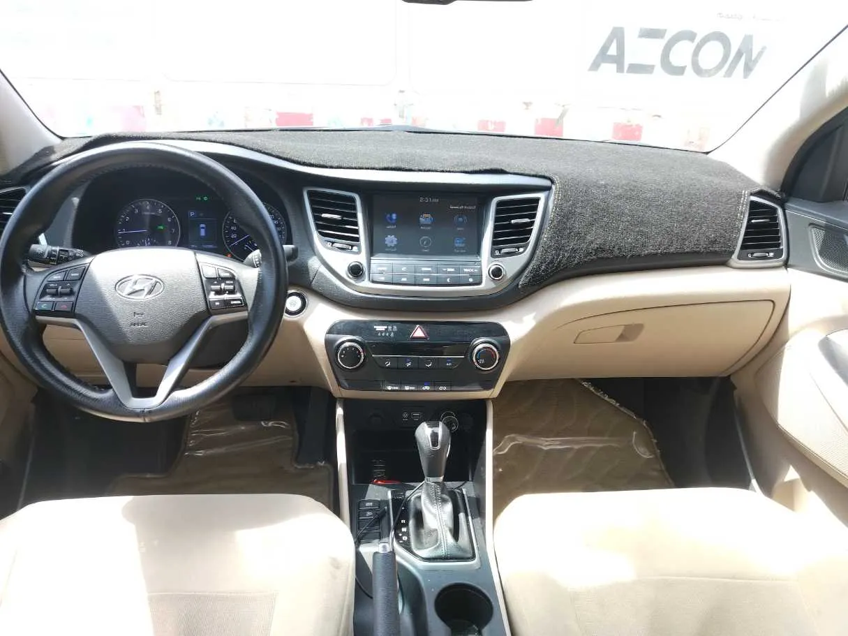 Car image 25
