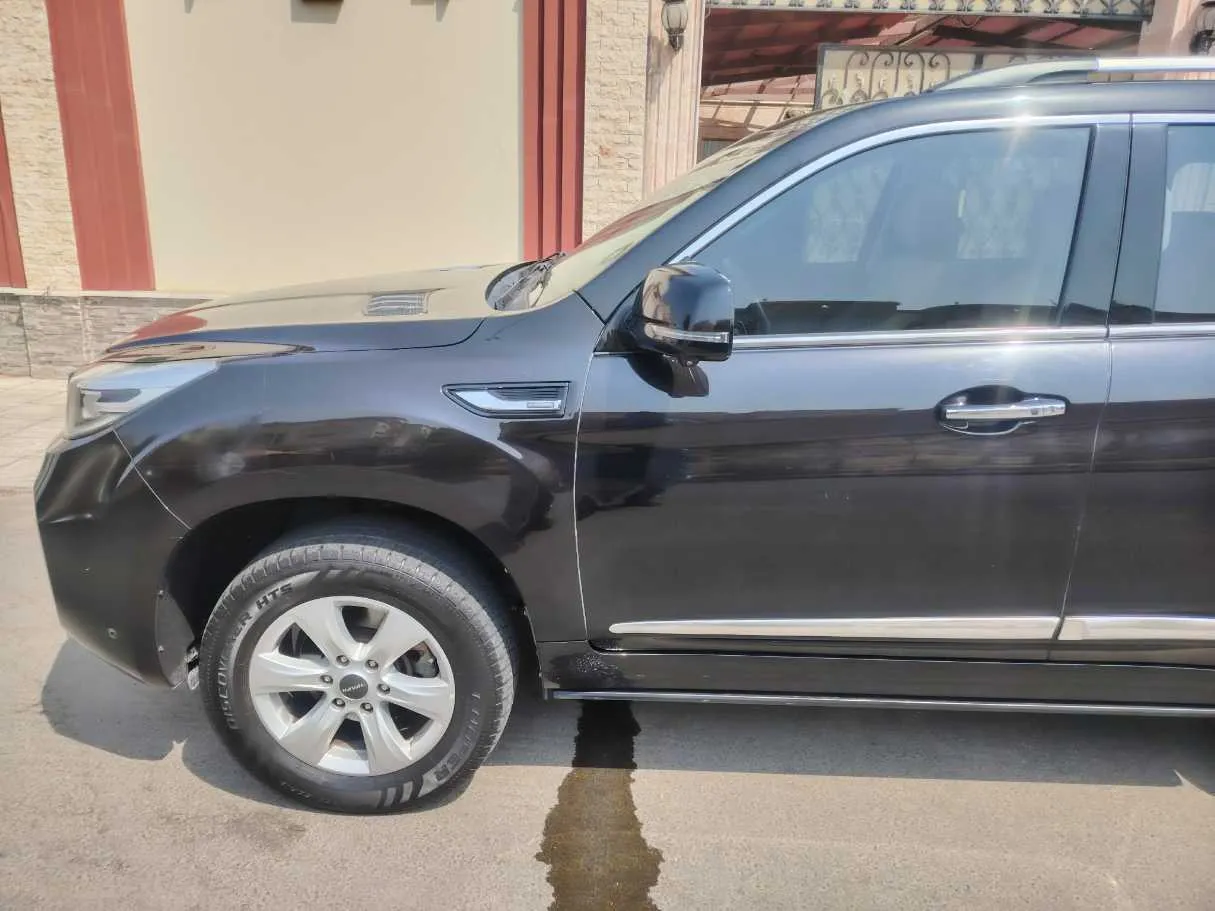 Car image 9