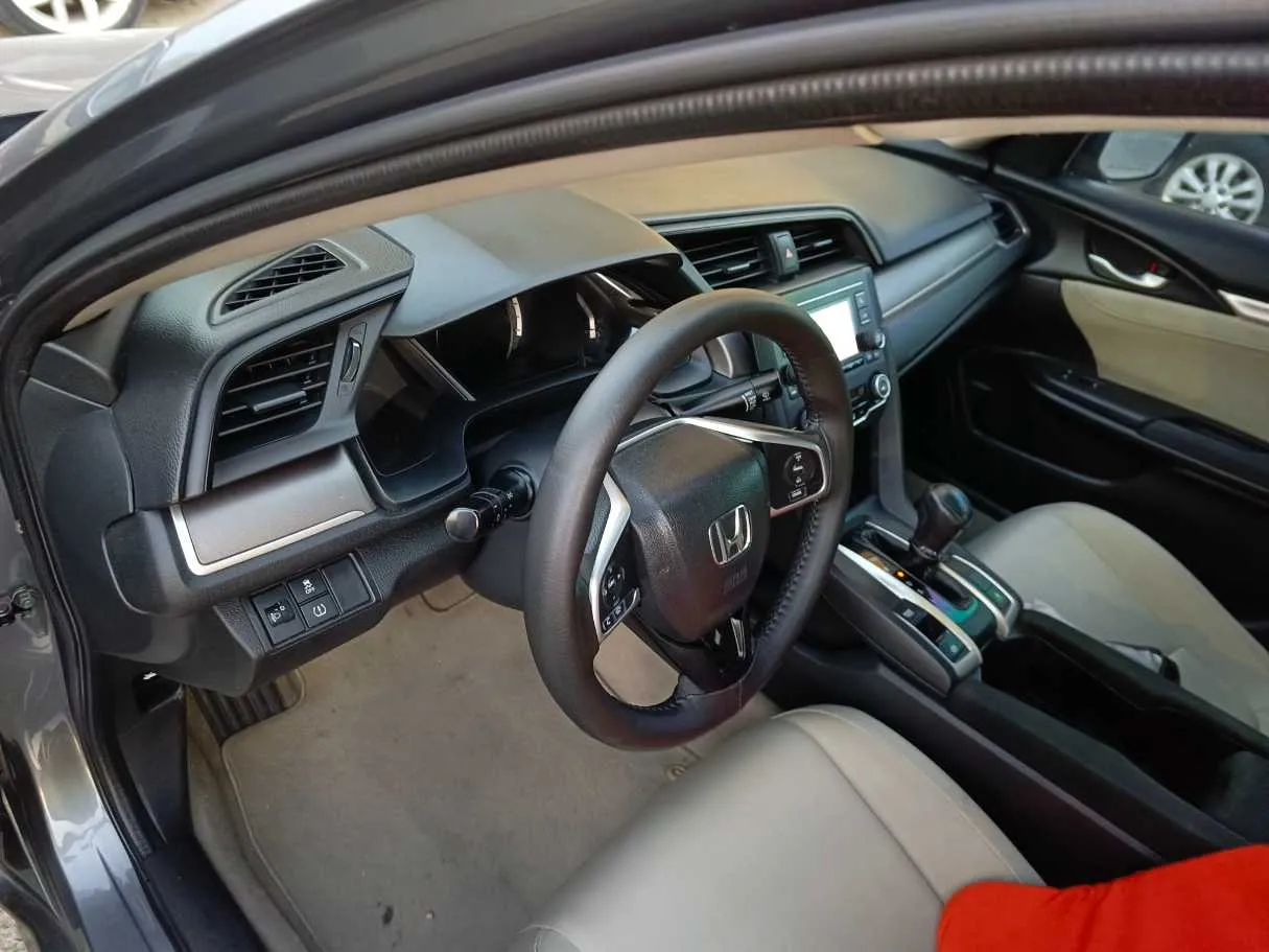 Car image 13