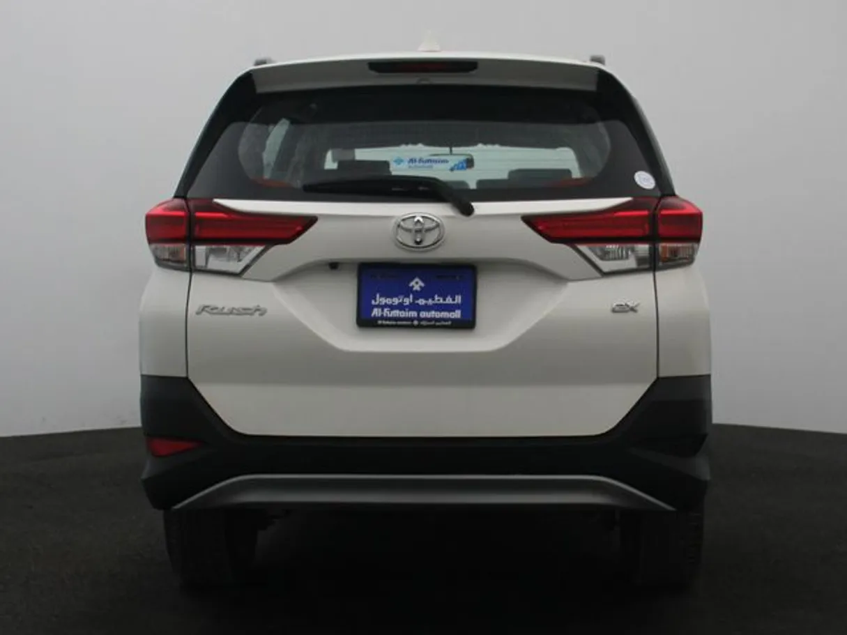 Car image 12