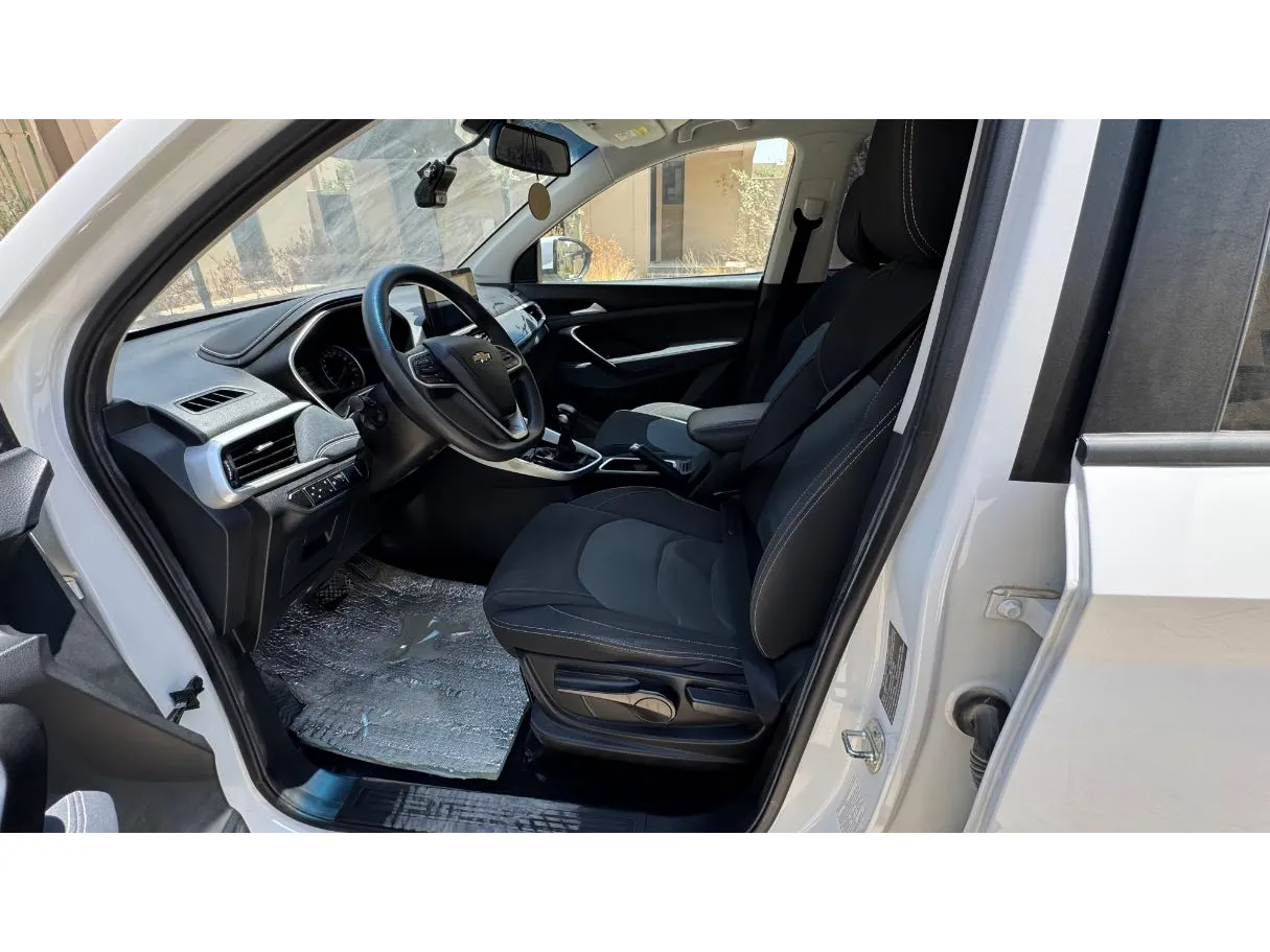 Car image 10