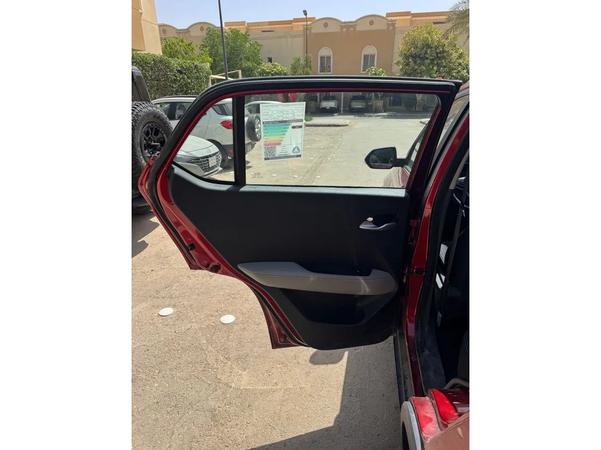 Car image 12