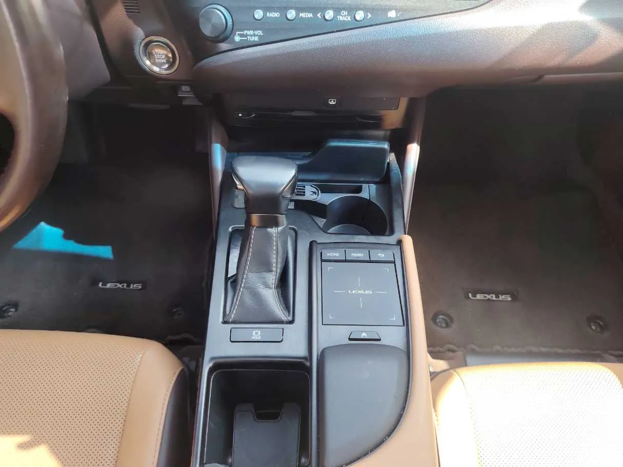 Car image 21