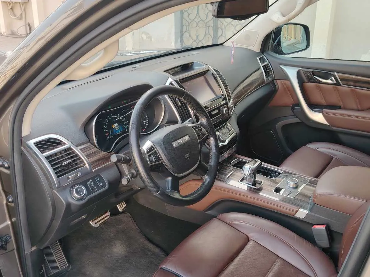 Car image 13