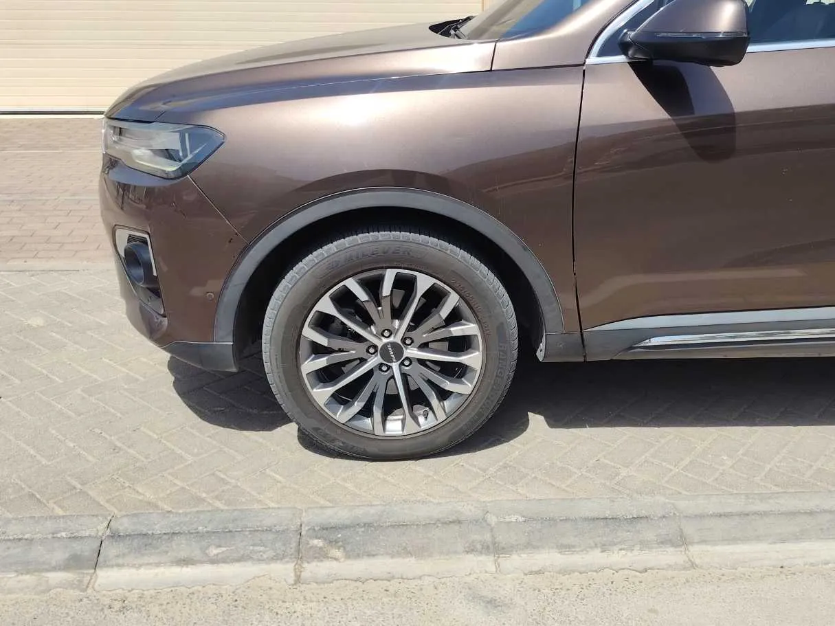 Car image 10