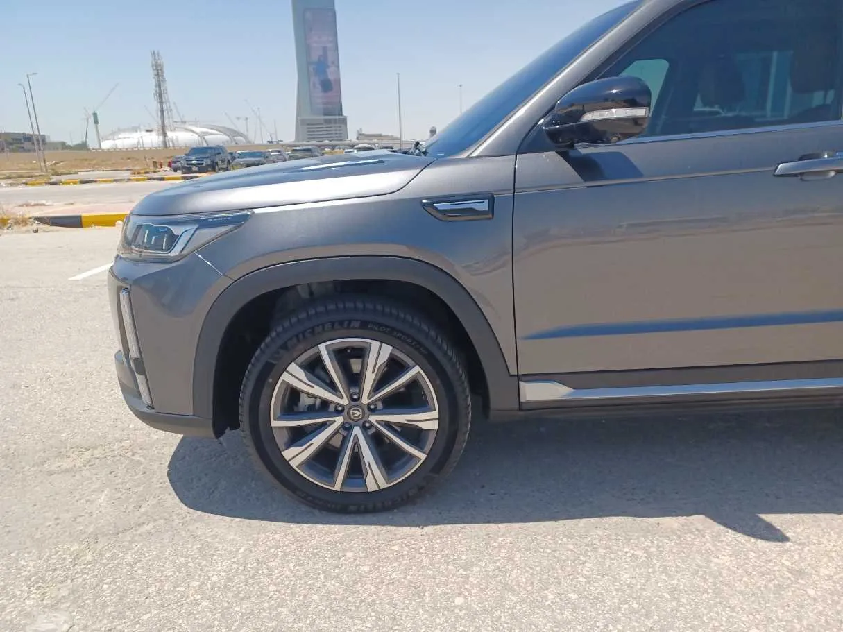 Car image 9