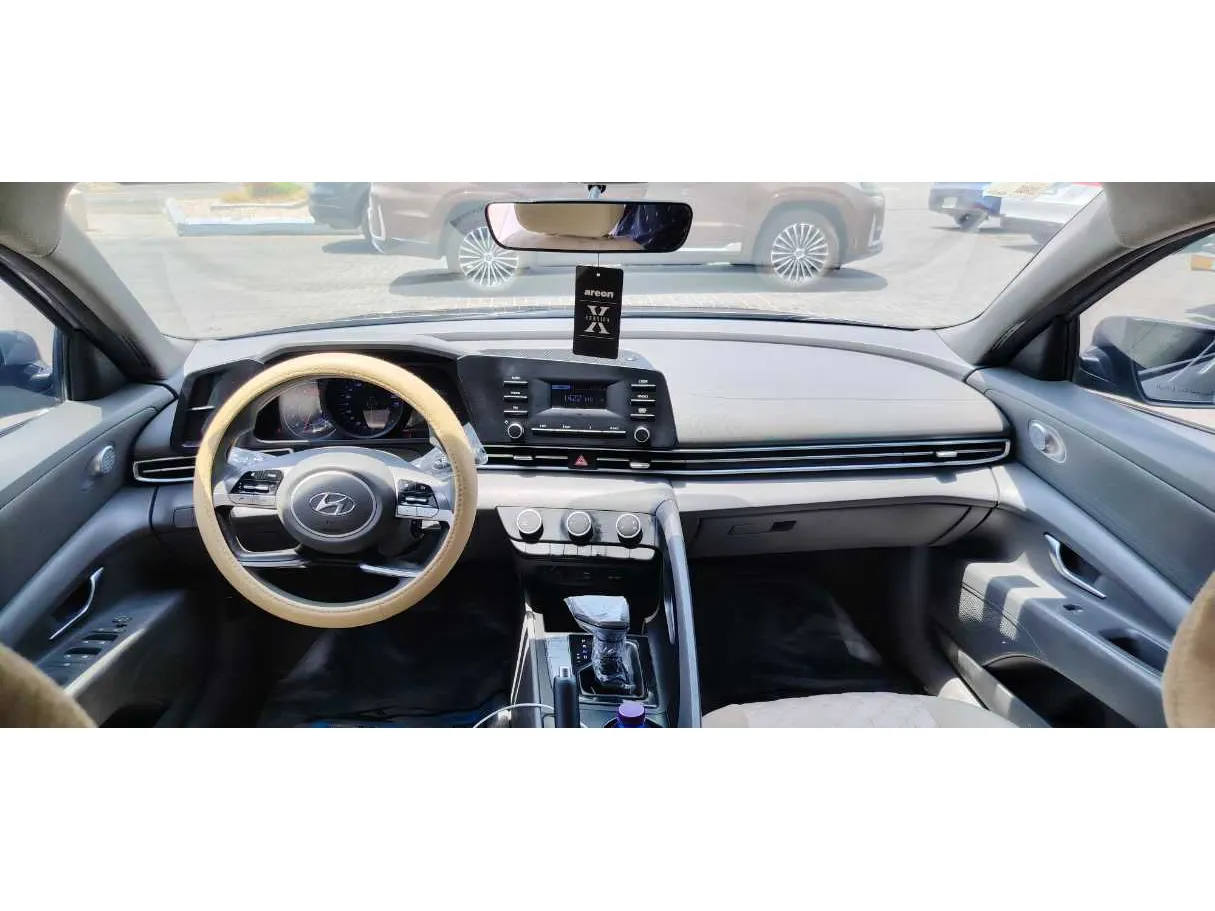 Car image 12