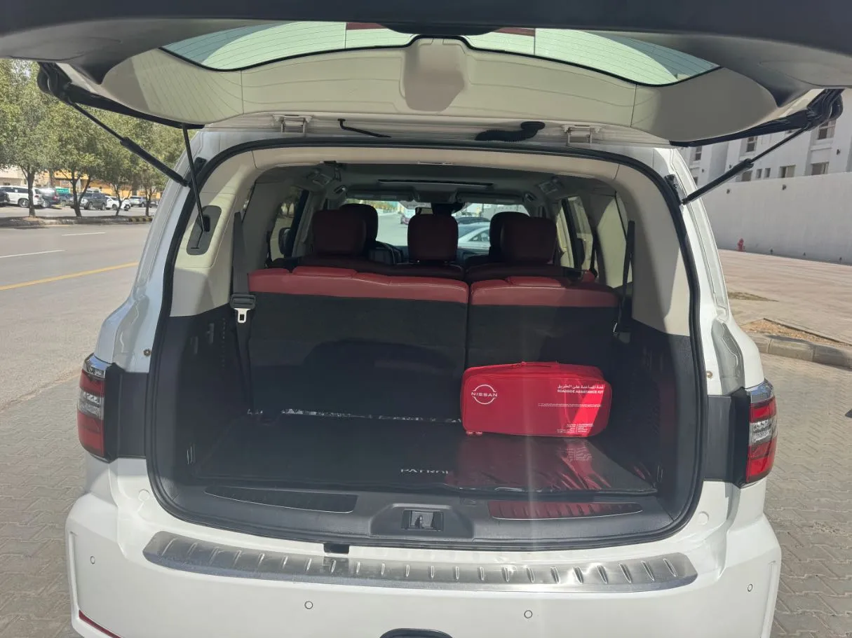 Car image 14