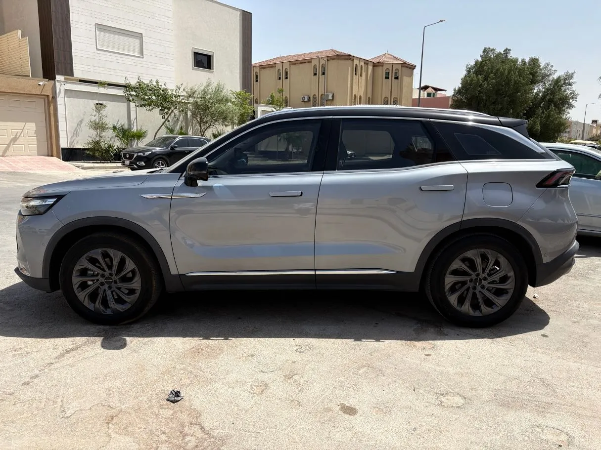 Car image 8