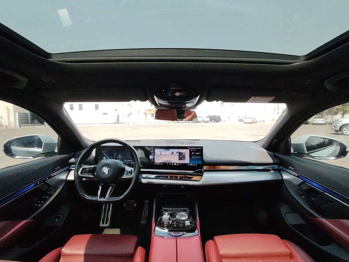 Car image 17