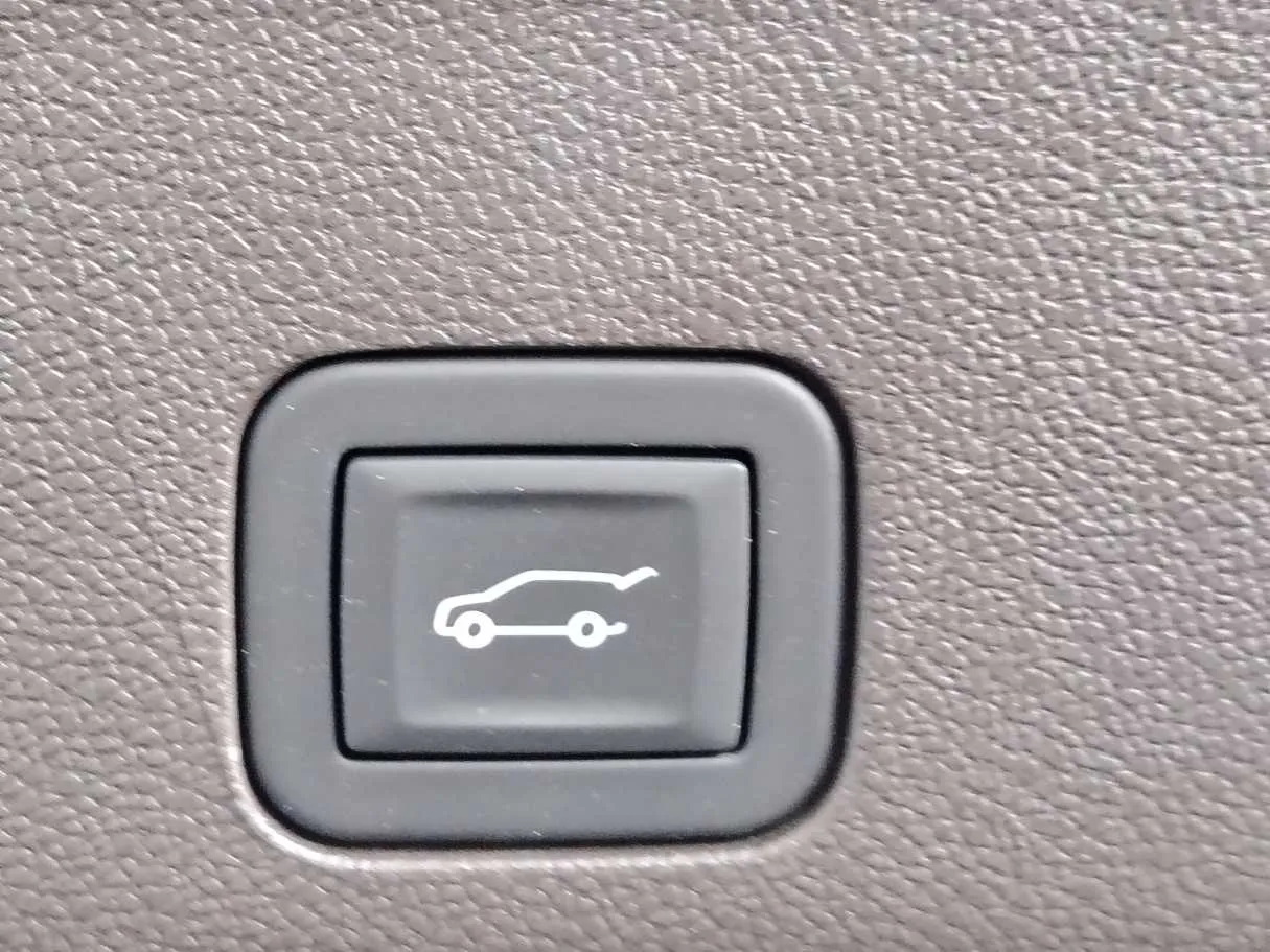 Car image 37
