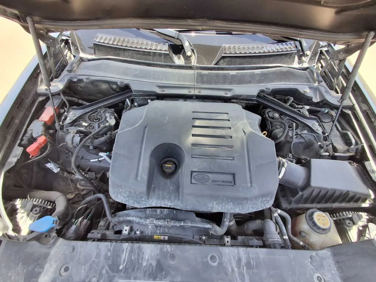 Car image 24