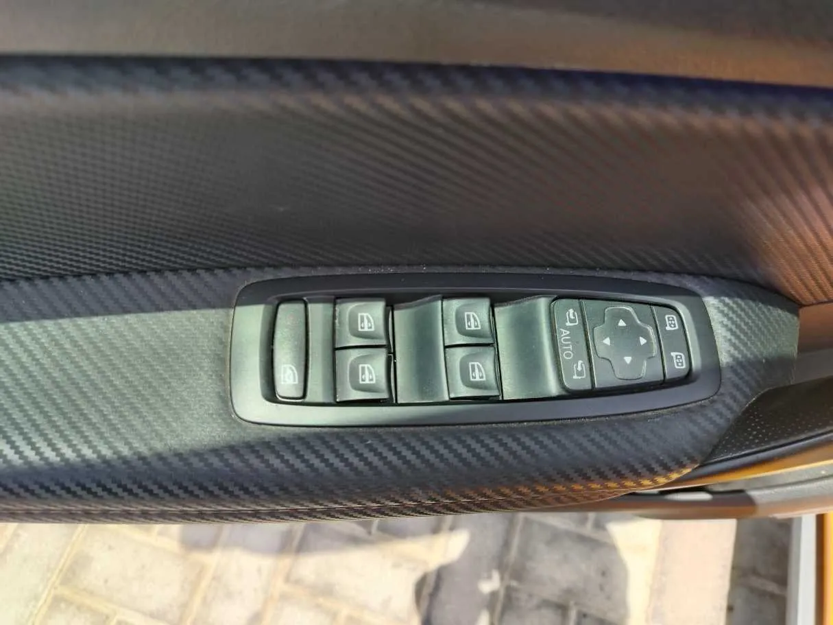 Car image 36