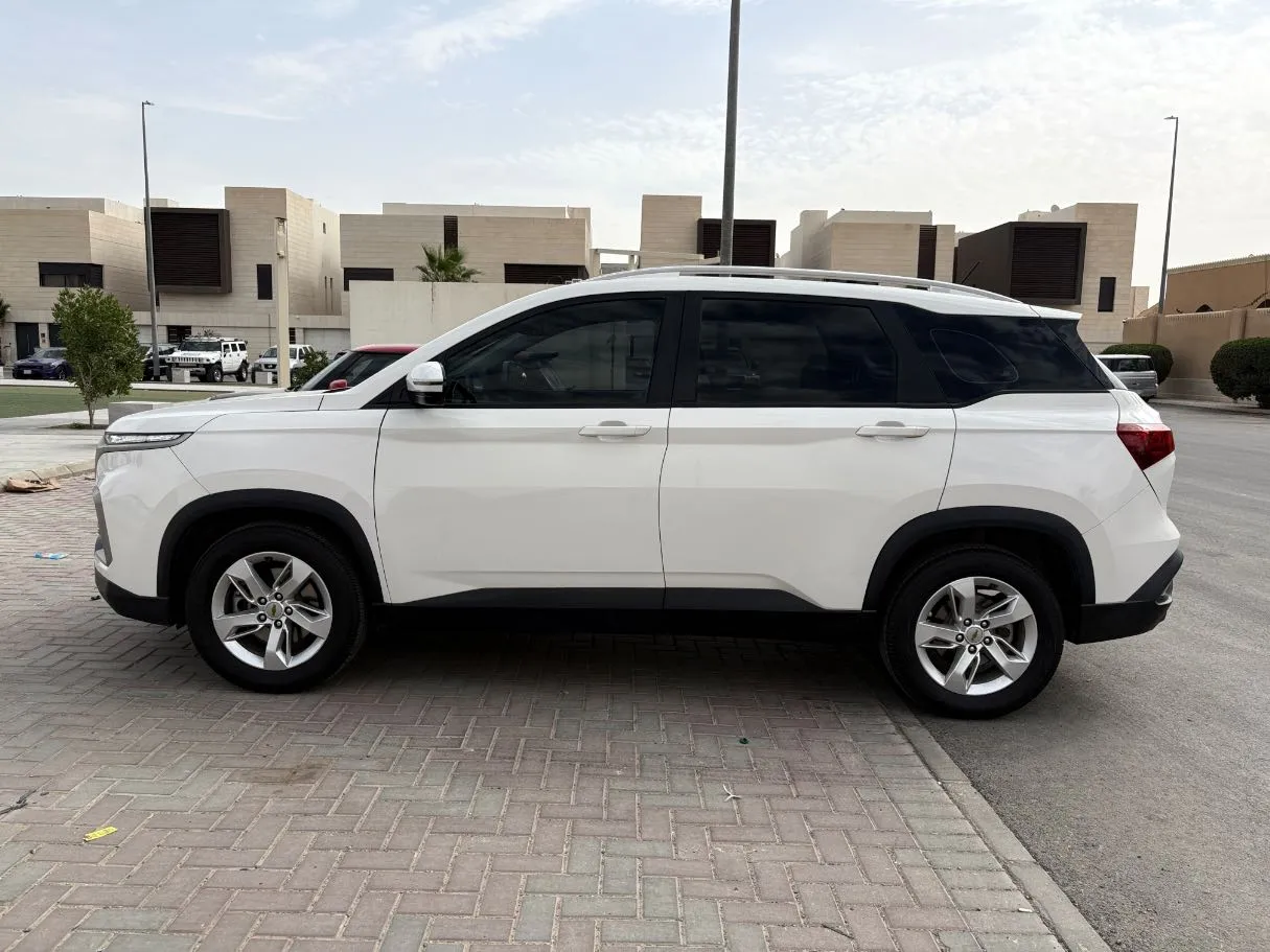 Car image 8
