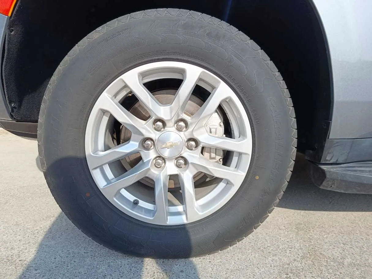 Car image 10