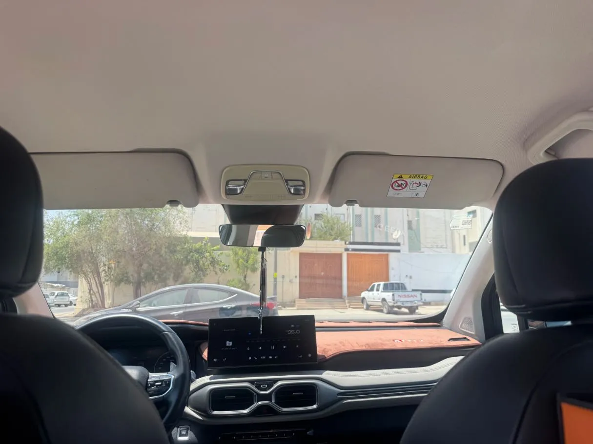 Car image 14